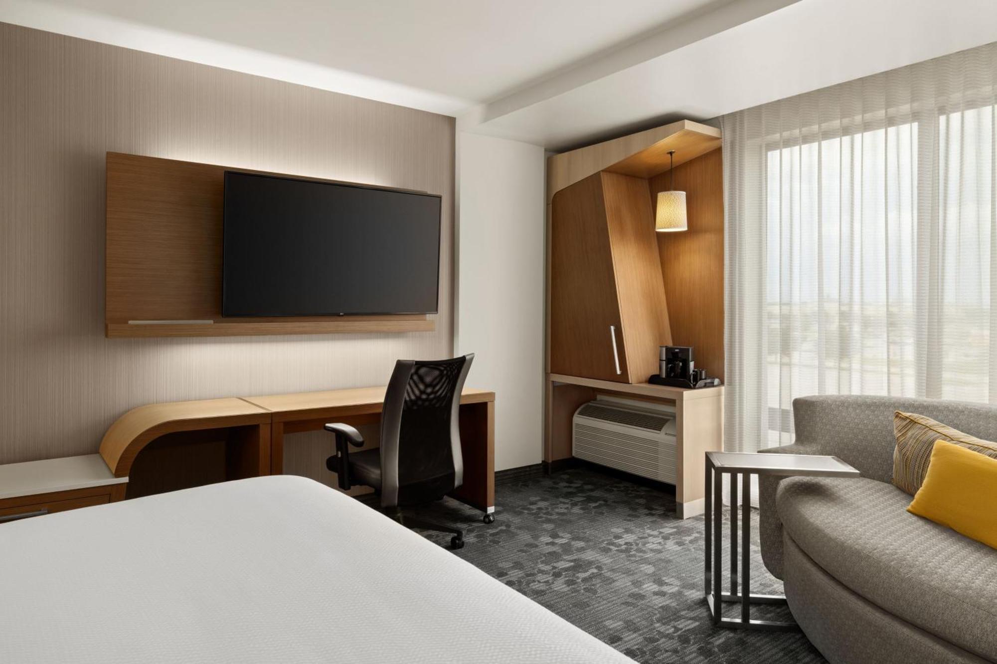 Отель Courtyard By Marriott Omaha East/Council Bluffs, Ia Экстерьер фото